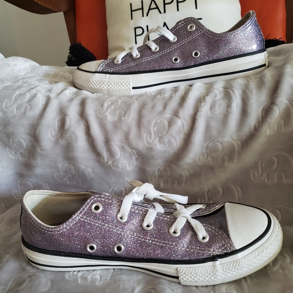 EUC CTAS Classic Chuck Taylor (4 JR.) Moody Purple Glitter kicks - Picture 9 of 9